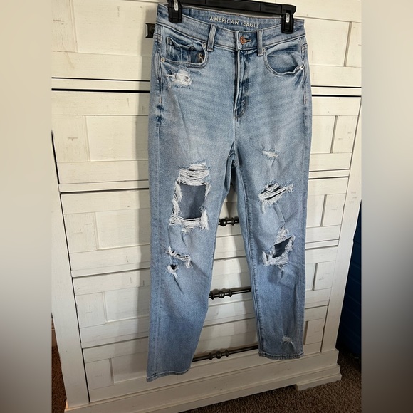 AE Mom jeans! Super cute on! - Picture 3 of 8